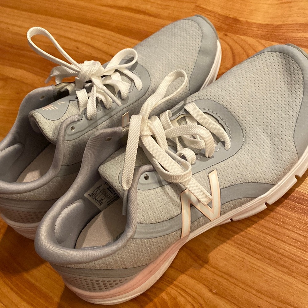 Size 6 womens new balance sneakers